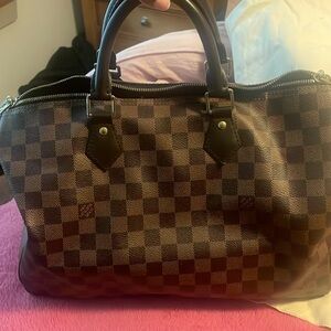 Louis Vuitton speedy 35! Only worn 3 times like new condition.